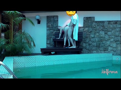❤️ Boss xizmatchini hovuzga taklif qiladi, lekin issiqqa qarshi tura olmadi ❤️  seks  uz.porno24-7.ru