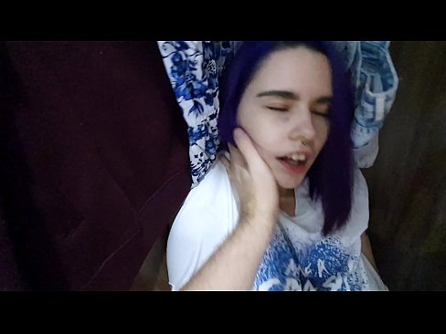 ❤️ Shkafda mening singlimni topib, unga yordam berdi ❤️  seks  uz.porno24-7.ru
